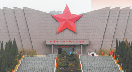 伟大长征精神，作为中国共产党人红色基因和精神谱系的重要组成部分，已经深深融入中华民族的血脉和灵魂，成为社会主义核心价值观的丰富滋养，成为鼓舞和激励中国人民不断攻坚克难、从胜利走向胜利的强大精神动力。