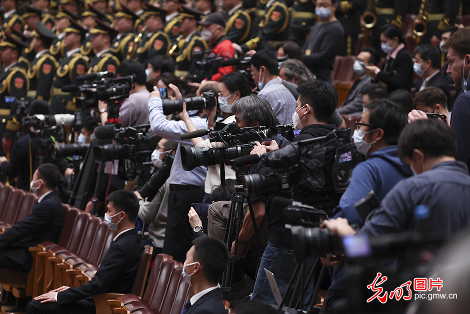 十四届全国人大一次会议在北京闭幕